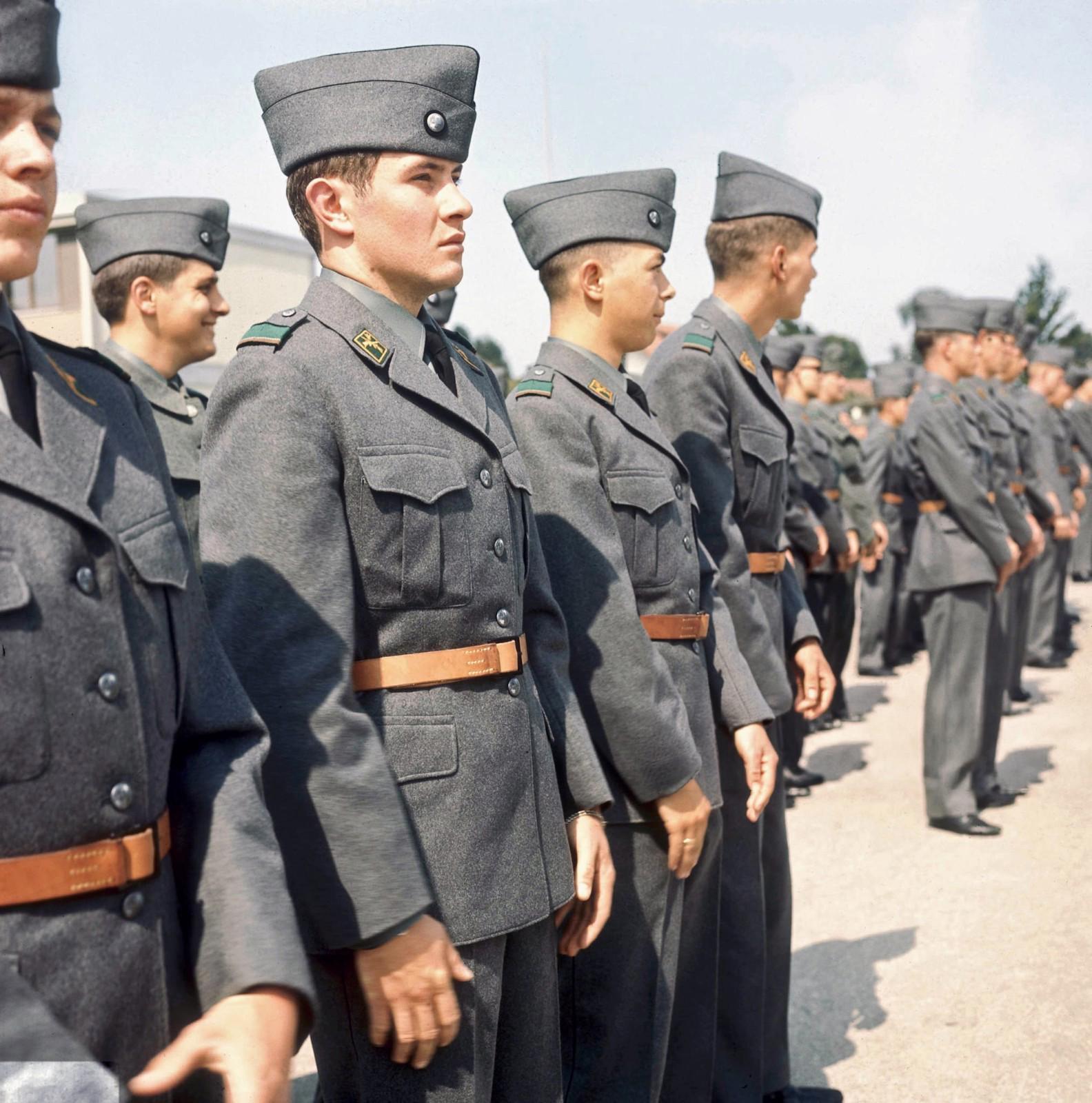 1984 Swiss Army Leather Field & Dress Belt 100cm 30''- 34''